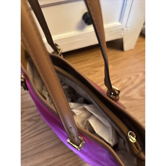 Michael Kors Fuchsia Nylon Tote Crossover - Picture 6 of 16